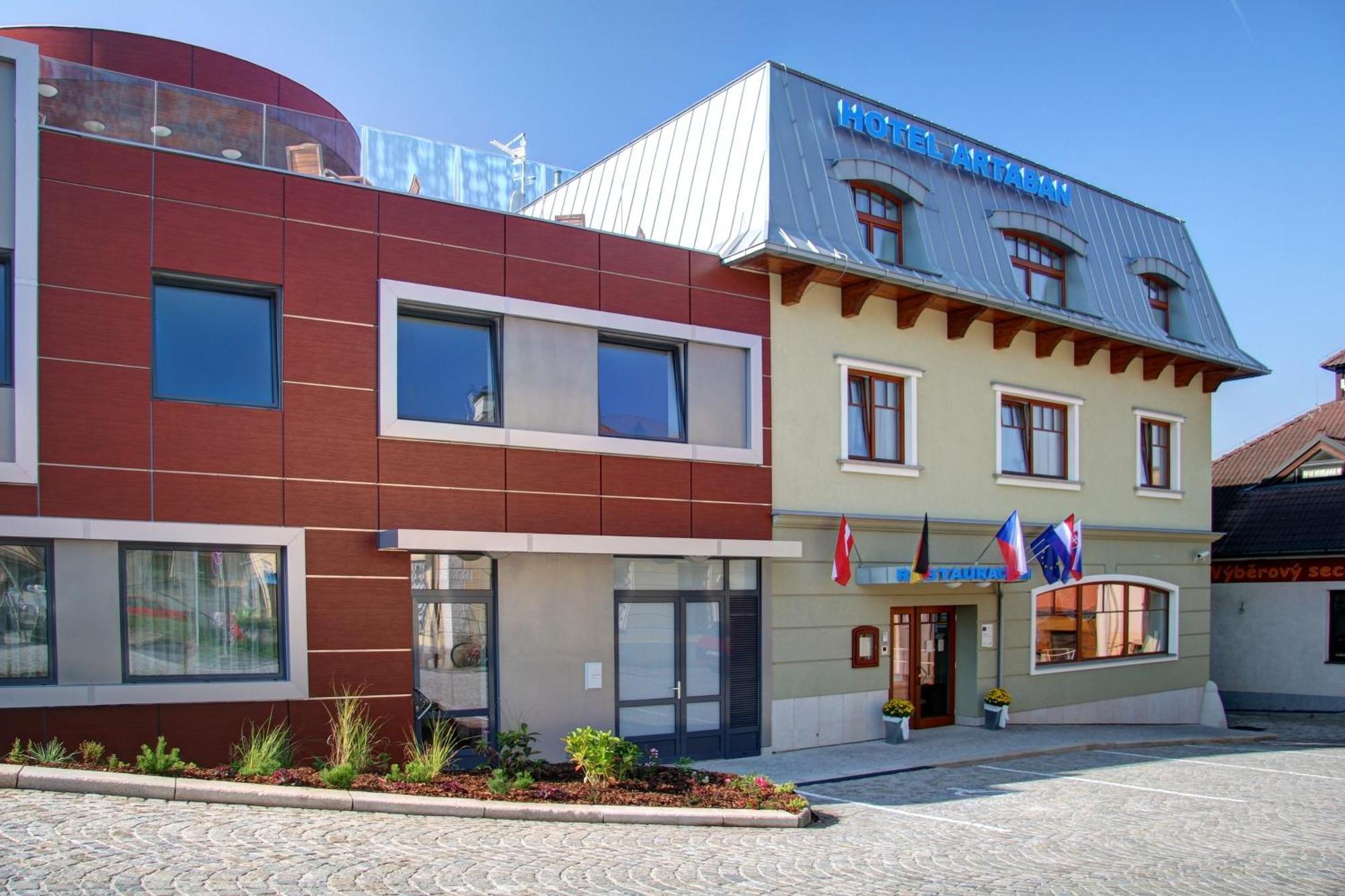 阿塔班酒店 Žirovnice 外观 照片