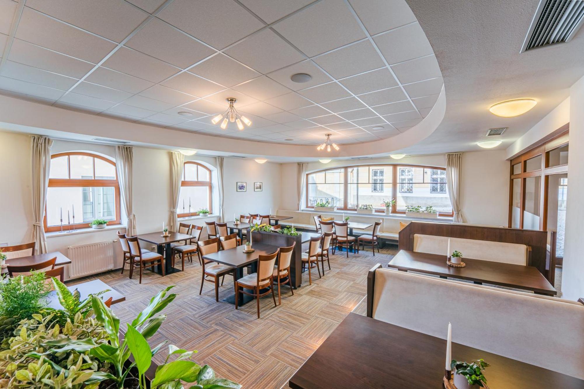 阿塔班酒店 Žirovnice 外观 照片